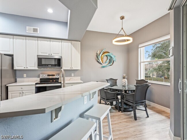 Photo - 6021 Jonathans Bay Cir Unit 302