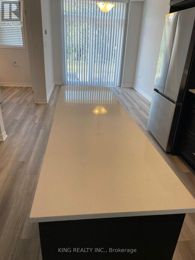 Photo - 290 Equestrian Way