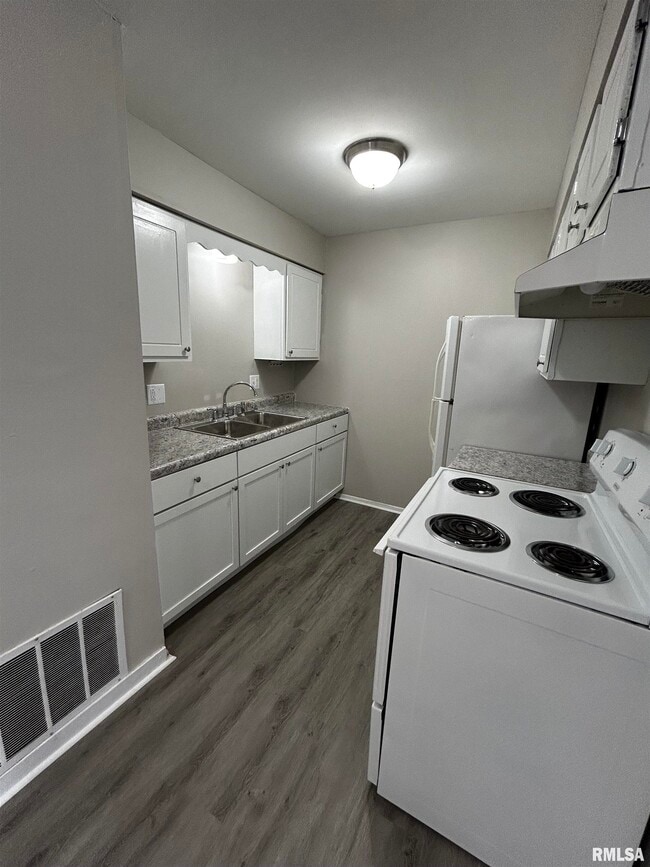 Photo - 1902 Sheridan Rd Unit 2