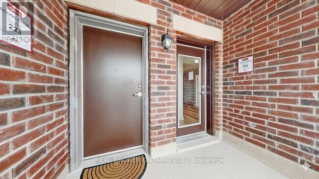 Photo - 15100 Yonge St