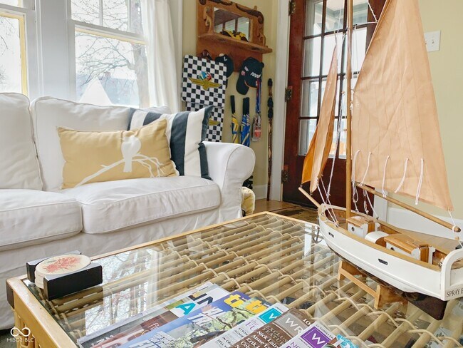 Photo - 1659 Fisher Ave