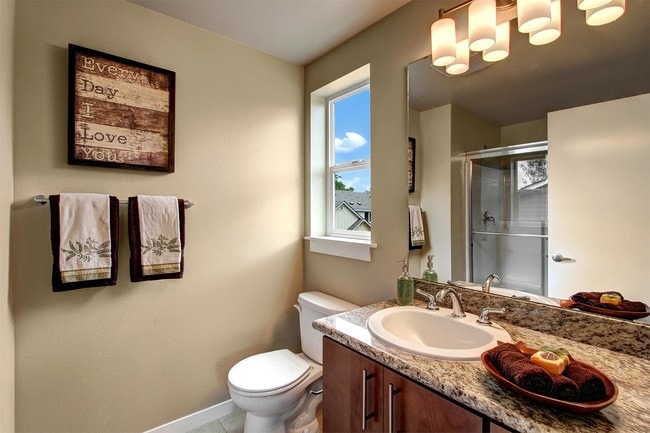 Photo - 20005 Poplar Way