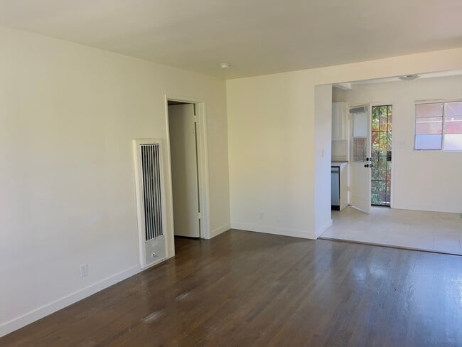 Photo - 4247 S Centinela Ave