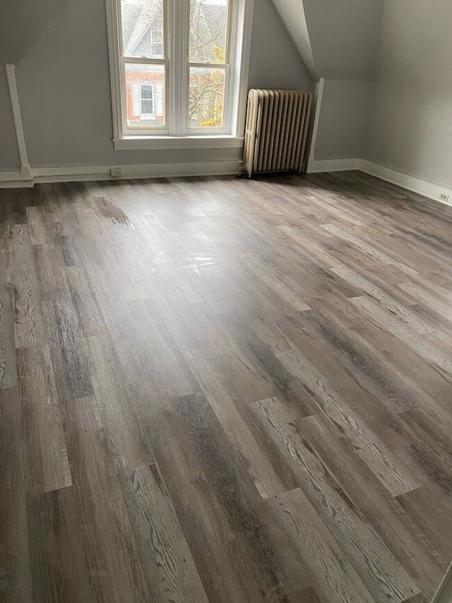 Building Photo - 405 Green Terrace Unit Floor 3