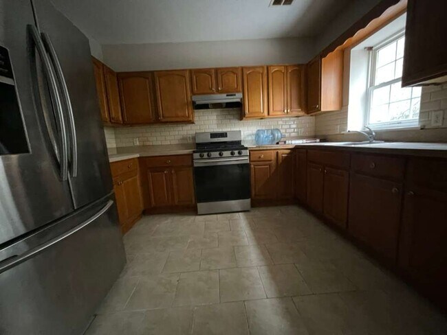 Building Photo - 488 Communipaw Ave Unit 1