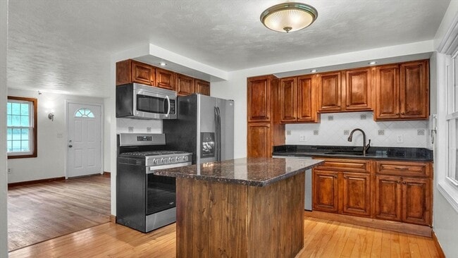 73 Summit Dr