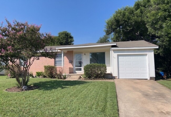 Building Photo - 310 Prather Dr