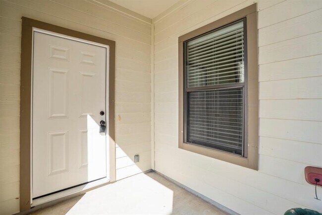 Photo - 270 Capetown Way