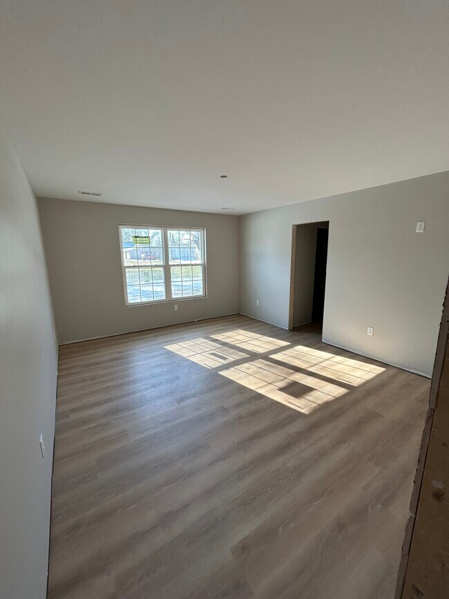 Photo - 304 Jennifer