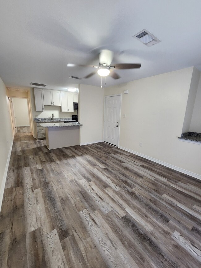 Building Photo - 4780 Pontchartrain Dr