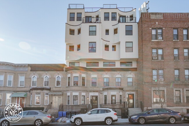 Photo - 870 New York Ave