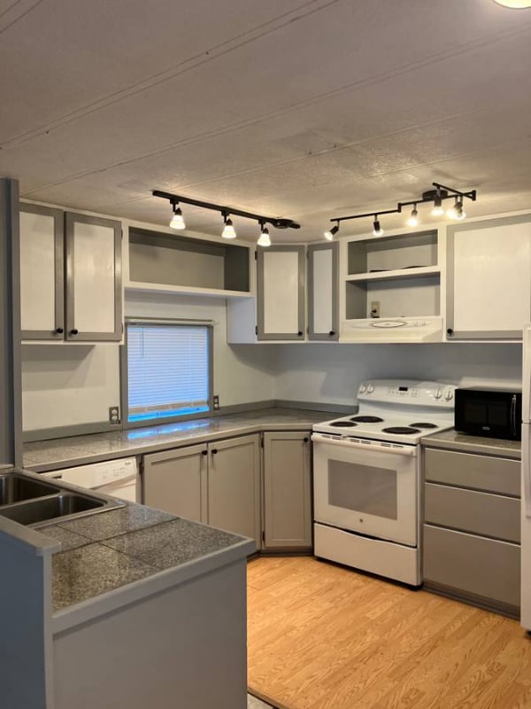 Building Photo - 295 S Bellwood St Rental