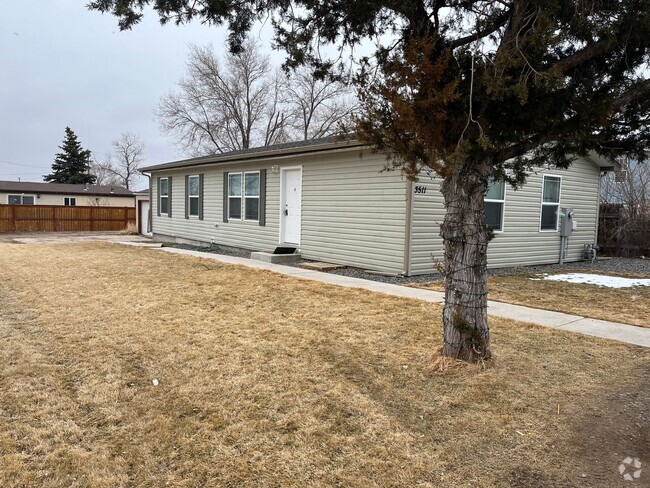 Building Photo - 3 BEDROOM, 2 BATHROOM, PET FRIENDLY HOME W...