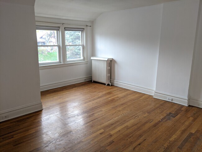 Photo - 1608 W Broad St Unidad 2