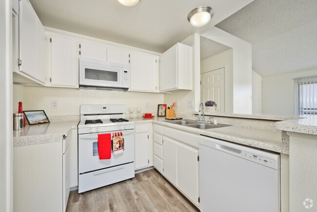 2BR, 2BA - 942SF - Kitchen