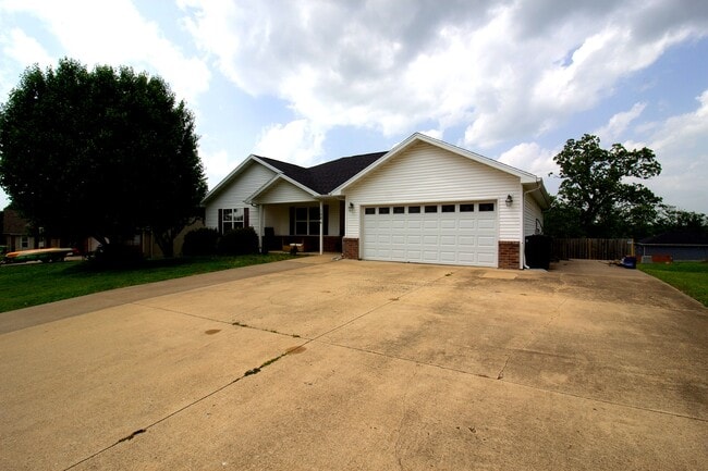 Building Photo - 108 La Vista Dr