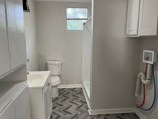 400 Saxon St