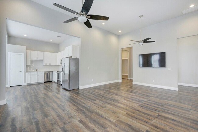 Photo - 901 Shoal Cliff Ct