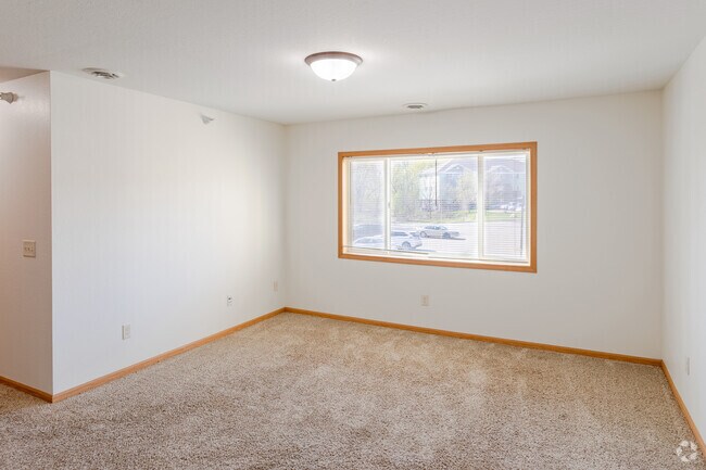 3BR, 1BA - 925 SF