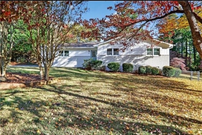 Building Photo - 170 Shiloh Run NW