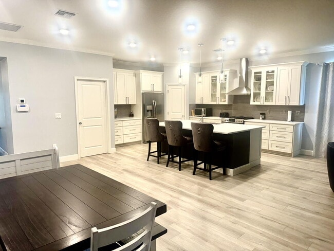 "Charming 2-Bedroom Brooksville Retreat with Stylish Granite Touches – 1983 Sq. Ft. of Comfort!" ...
