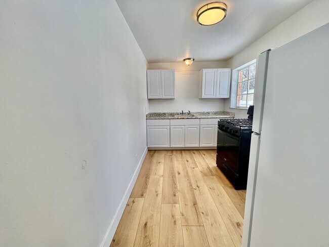 1087 Grand Ave Unit 2