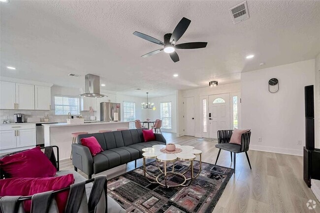 Building Photo - 13902 Wickersham Ln Rental