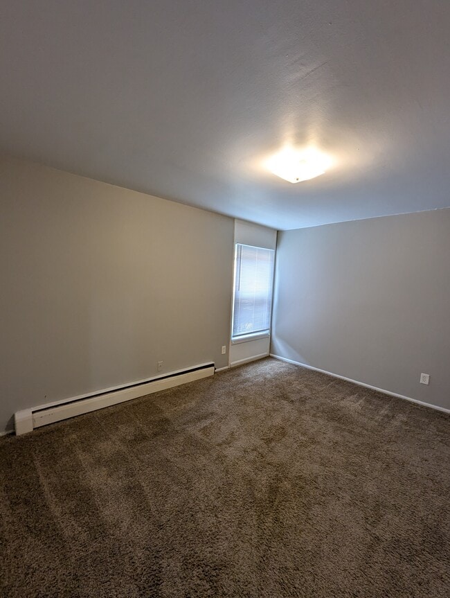 Bedroom, LL 1bd - Stewart Woods