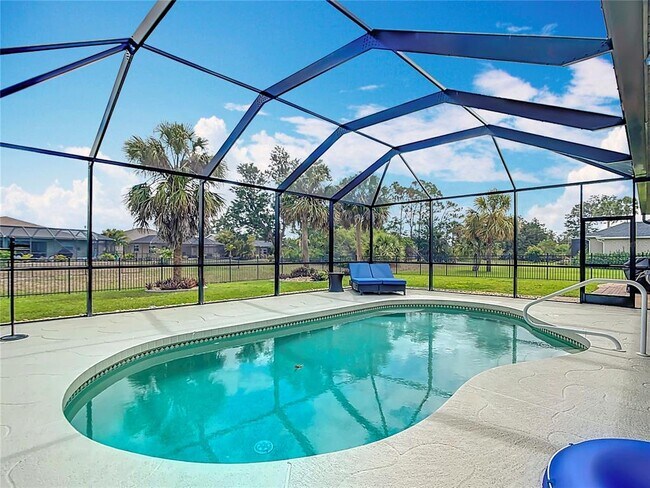 Photo - 613 Boundary Blvd