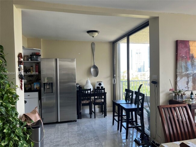Photo - 17600 N Bay Rd Unidad # N902