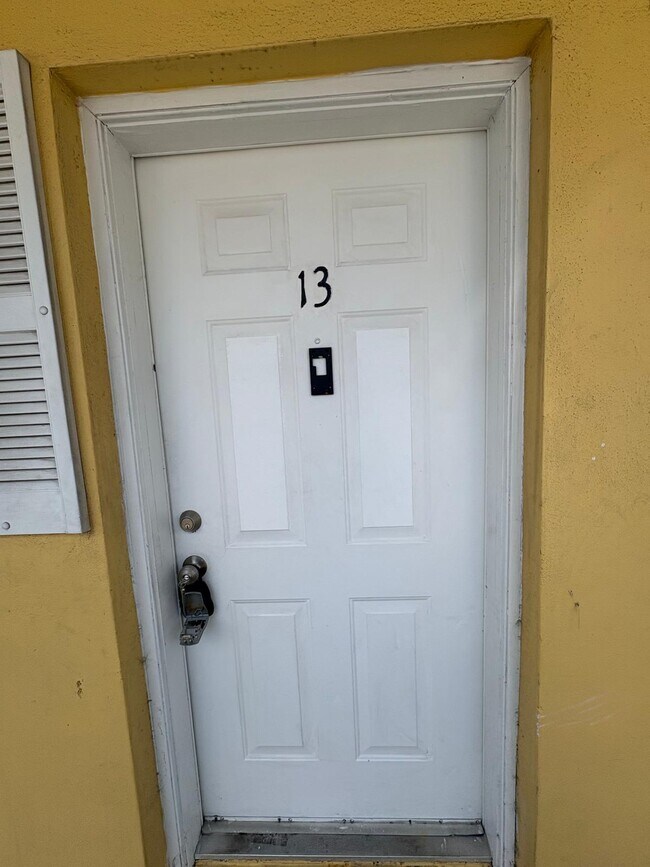 Building Photo - 1505 Crescent Cir Unit A13