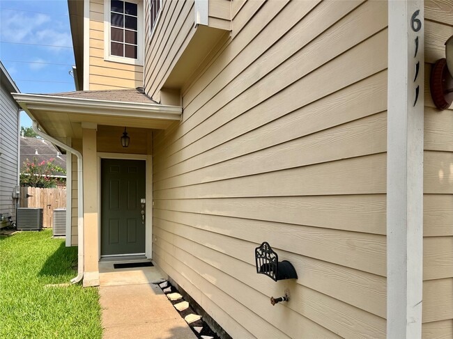 Photo - 6111 Morningshire Ln