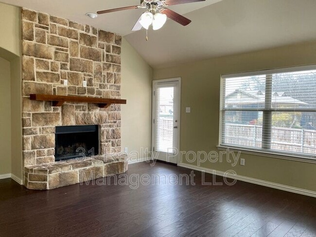 Photo - 605 Knollwood Trail Ct