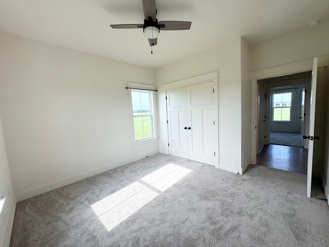 Photo - 477 N Trotman Rd