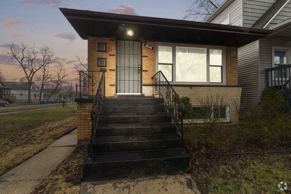 Building Photo - 11937 S Calumet Ave Rental