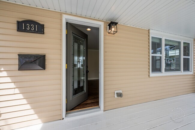 Photo - 1331 N Main St