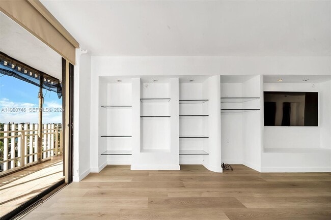 Photo - 6061 Collins Ave Unidad 7A