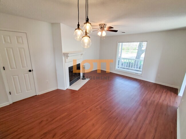 Photo - 32 Huntsfield Dr Unidad A