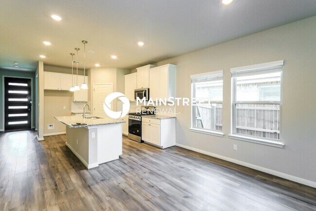 Photo - 4 Bedroom Pet-Friendly Home in San Antonio, TX with Main Street Renewal