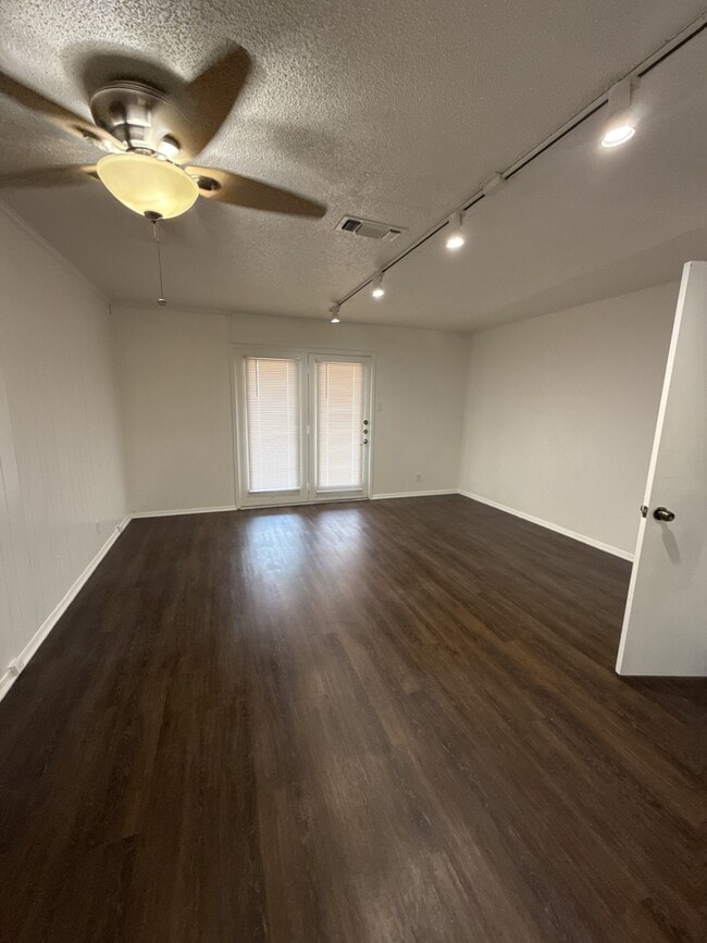 Building Photo - 212 Wilshire Dr Unit D Rental