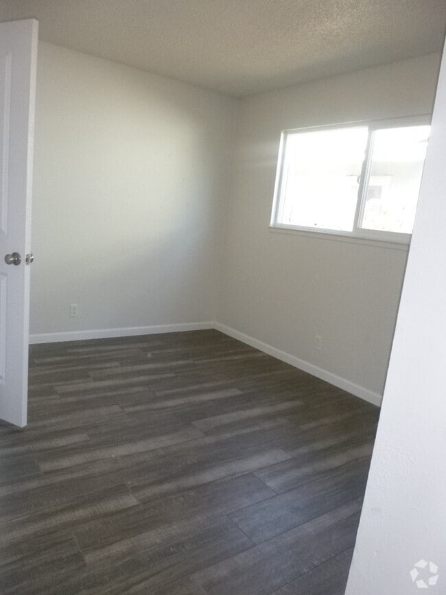 Building Photo - 3200 Virginia St Rental