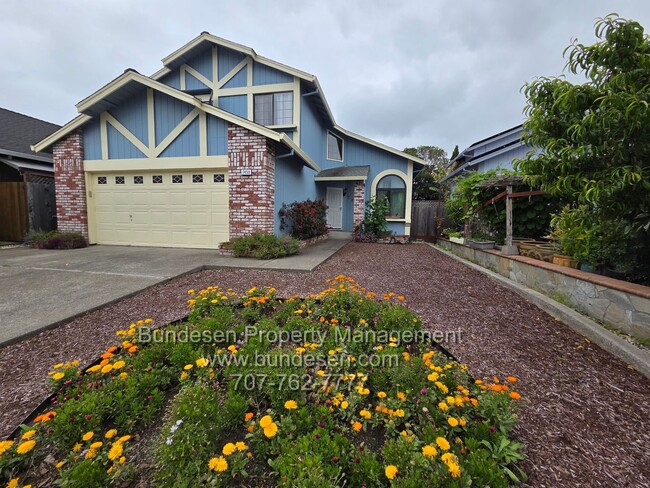 Building Photo - Spacious 4bd/2.5ba in "M" section of Rohnert Park