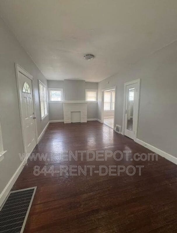 Photo - 416 E Riverside Dr