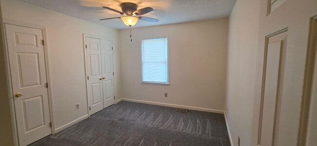 Photo - ****** HALF OFF FIRST FULL MONTH OF RENT!! ******