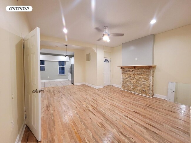 Photo - 656 MacDonough St