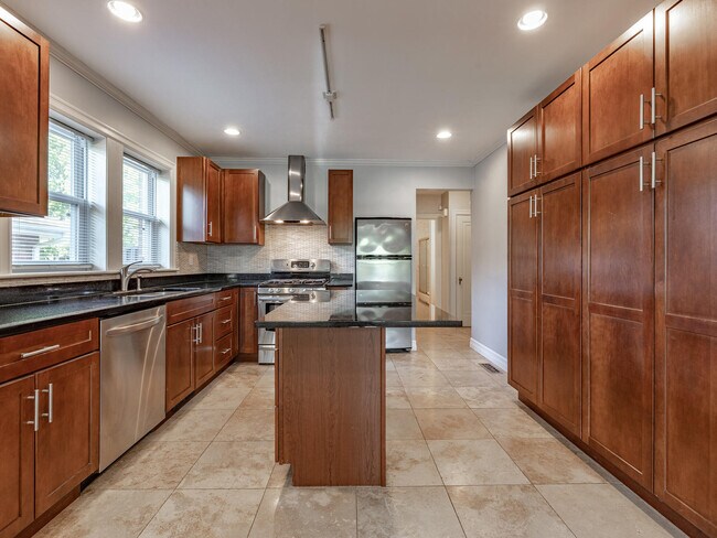 Photo - 2033 Bland Pl