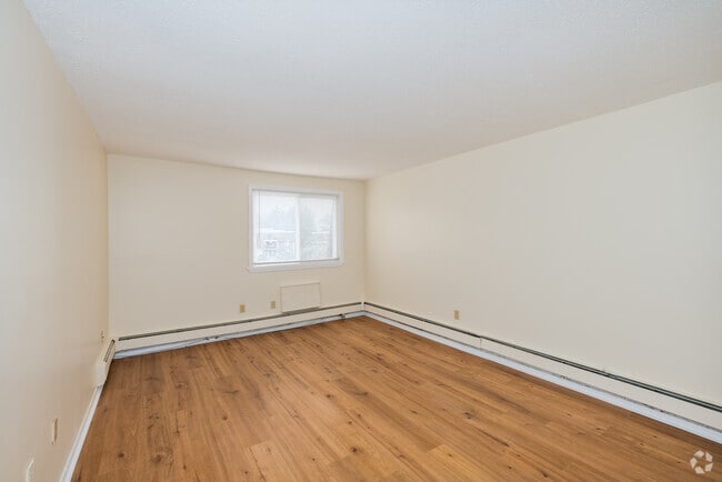 1BR, 1BA - 765SF - Bedroom