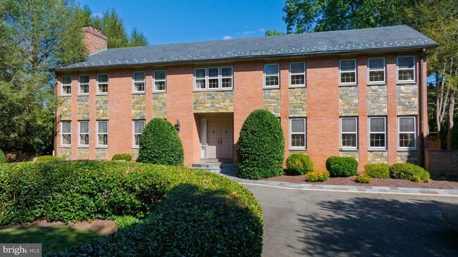 Photo - 221 Chain Bridge Rd