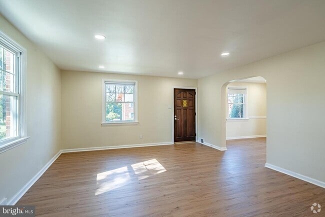 Building Photo - 33 Sterner Ave Rental