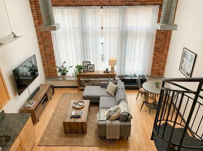 Building Photo - Authentic Industrial Living at the Historic Lofts Steps from Lake Merritt